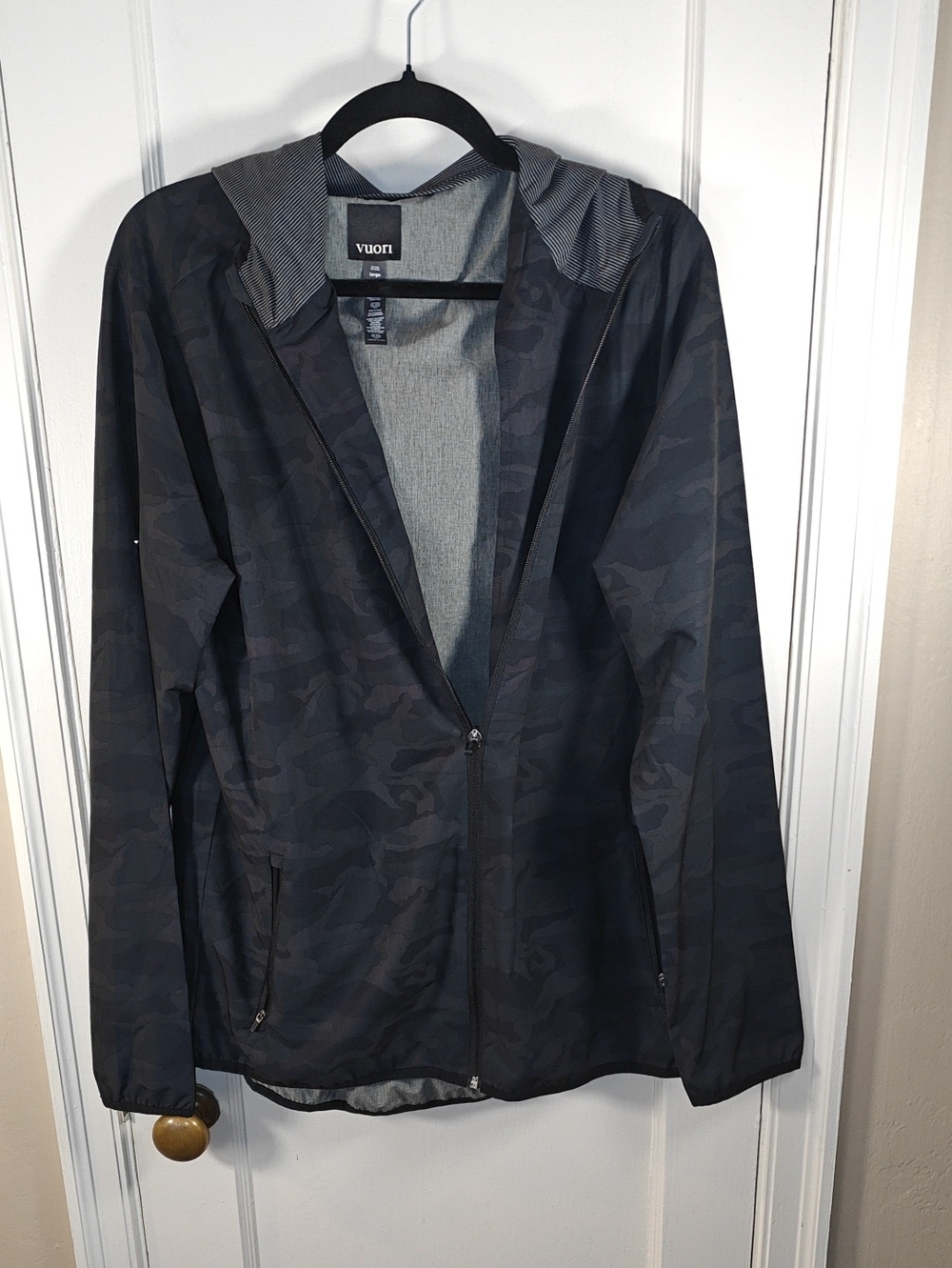Vuori Mens Black Riptide Camo Hooded Windbreaker
